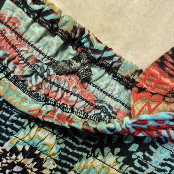 Multicolor Patterned Women's Top - Picture 2 of 3